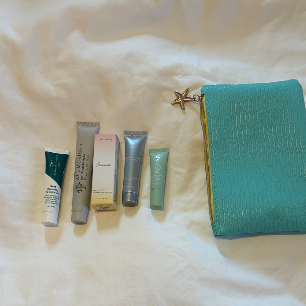 Assorted Women’s Skincare Set in Teal - Travel-Friendly Collection
